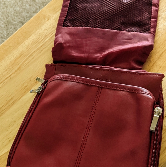 Buxton Red Leather Shoulder Bag - Picture 9 of 10